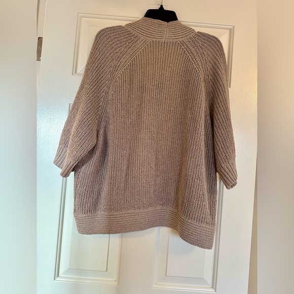 Tan shrug in excellent condition - Picture 3 of 4